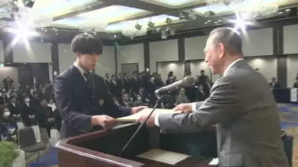 桃カステラ持参で"パラ水泳”制す 好成績の個人・団体をスポーツ表彰 アジアや世界で中高生が活躍