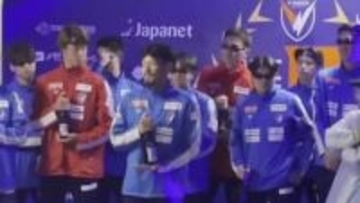 山口蛍「来年はJ1で長崎旋風を起こそう」V・ファーレン長崎 J1昇格のシャンパンファイトで決意語る
