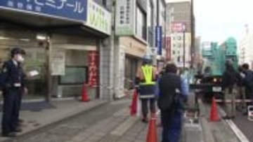 「筒のような物が…」17ｍの高さから長さ3.6ｍ、幅5cｍのアルミ板が落下 通行人に当たり軽傷