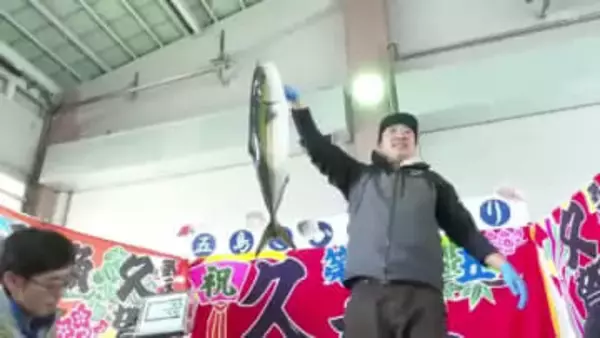 五島列島で獲れた魚がずらり「さかなまつり」半額以下の格安販売やクロマグロ解体ショー、魚のすくい獲りも