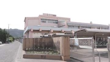 霧島市で下校中の中学生2人が重傷　普通乗用車が坂道をバック　国分中学校近くの市道