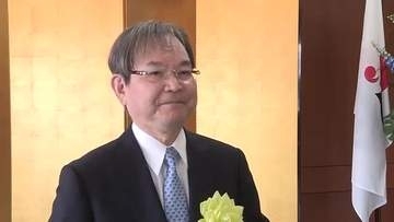 鹿児島市立病院で初の名誉院長　坪内博仁氏に称号授与　12年8カ月の功績を評価