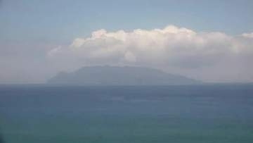 口永良部島　噴火警戒レベル２に引き上げ　火山性地震が増加