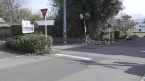 出水市で自転車と普通乗用車が衝突　自転車の30代男性が重体　鹿児島