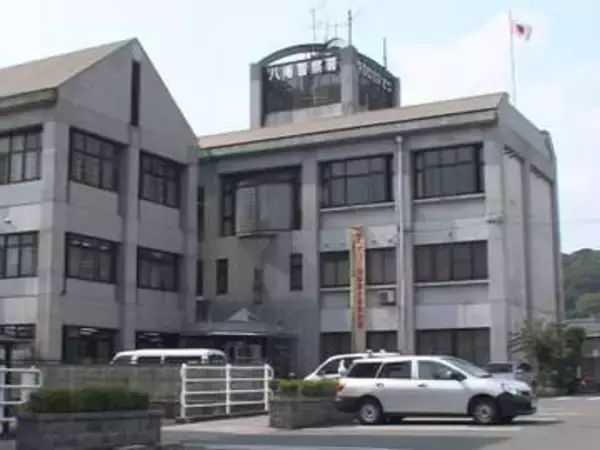 前を走っていたバイクに故意に衝突しけがをさせた疑い　軽自動車に乗っていた夫婦を逮捕　運転手の妻は容疑否認し助手席の夫が「自分がハンドル切った」と容疑認める