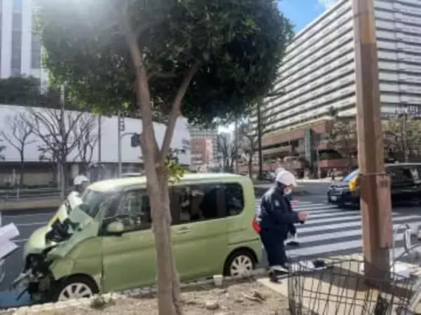 【速報】交差点で3台絡む事故　3人が病院搬送　大阪・上本町