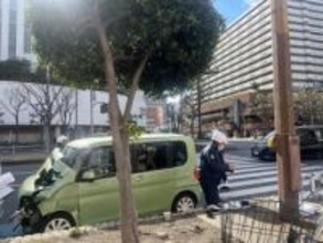 【速報】交差点で3台絡む事故　3人が病院搬送　大阪・上本町