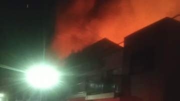【速報】大阪市城東区で住宅火災　男性1人が軽傷　火は約１時間後に鎮圧　逃げ遅れた人がいる可能性も