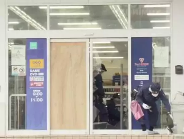 店舗の閉店時間中にスマホなど盗まれる被害　ことしに入って同様の被害３度目　警察が窃盗事件として捜査　大阪狭山市