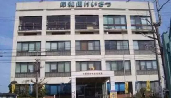 【速報】バイクと車が接触　バイクの運転手は大けがか　ひき逃げ事件として逃げた車の行方を捜査　大阪・岸和田市の交差点