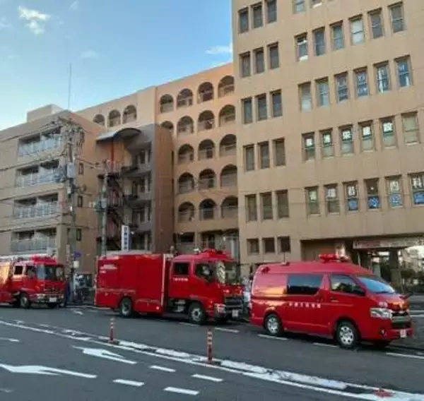 【速報】「炎と爆発音がしている」未明のマンションで火災　男性1人死亡　7階建ての4階の一室から出火　消防車30台が出動　京都・中京区
