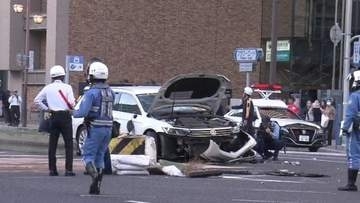 神戸・三宮の交差点３人死傷事故　運転の会社役員の男を鑑定留置　男は容疑を否認「覚えていない」　同乗者は「体調が突然悪くなり急発進」　安全に運転できる状態だったか詳細に鑑定か　神戸地検