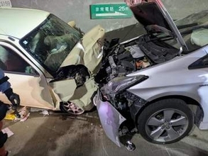 トンネルで車2台が正面衝突　軽自動車の84歳男性死亡・87歳女性けが　21歳の男を過失運転致死傷容疑で逮捕　対向車線にはみ出したとみて捜査　奈良・御所市