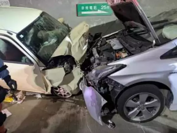 【速報】トンネルで車2台が正面衝突　軽自動車の84歳男性死亡・87歳女性けが　21歳男を過失運転致死傷容疑で逮捕　男の車が対向車線をはみ出したか…奈良・御所市
