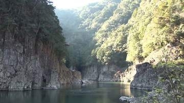 【速報】奈良・三重・和歌山にまたがる「瀞峡」で男性の遺体　ライフジャケットなど着用