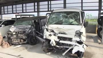 西名阪道の正面衝突事故　「車が料金所の前でＵターンした」と管制センターに通報