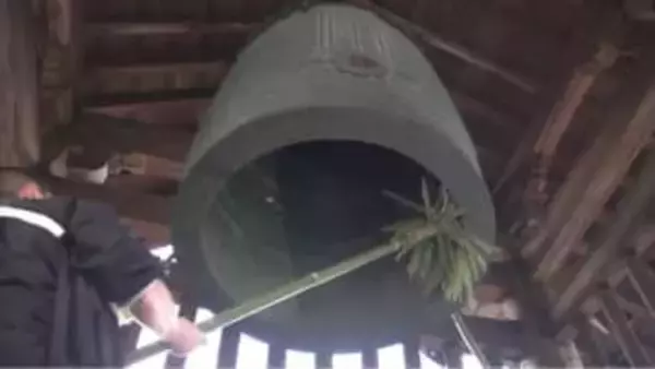 元日に美しい鐘の音を　「三井の晩鐘」すす払い　滋賀・大津市