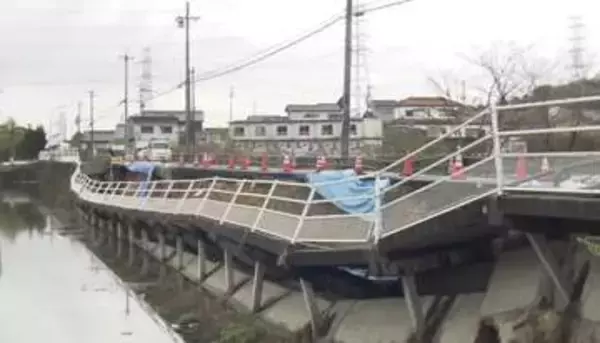 ため池の上を通る歩道が約70メートルにわたり崩落　２月に「道にひびが入っている」という通報受け通行規制中　けが人なし　兵庫・加古川市