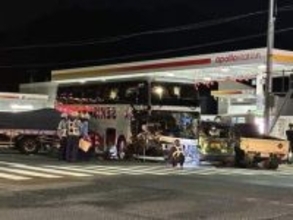 【速報】バスとトラックなど車５台が絡む事故　複数人が病院搬送も全員意識あり　大阪・四條畷市の国道163号線