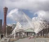 「震災復興の象徴「ルミナリエ」　設営中の一部が強い風にあおられて倒れる　兵庫南部には午前から強風注意報　神戸市・メリケンパーク」の画像1