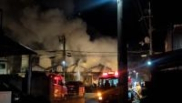 【速報】大阪府羽曳野市の集合住宅で火災　3人が軽傷　台所から出火か