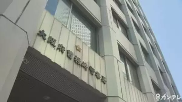 パトカー追跡の軽自動車が急発進…警察官に車ぶつけようとしたか　40代くらいの男を逮捕　警察官は逃走車の窓ガラスを割って男を確保　同乗の男女2人は逃走中　大阪・北区