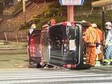「車が横転事故　男性1人軽傷　大阪・北区の府道１４号（天神橋筋）扇町交差点で」の画像1