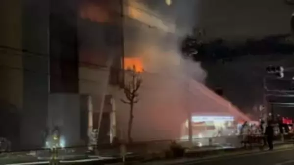 【速報】大阪府松原市のビルで火事　消火活動続く