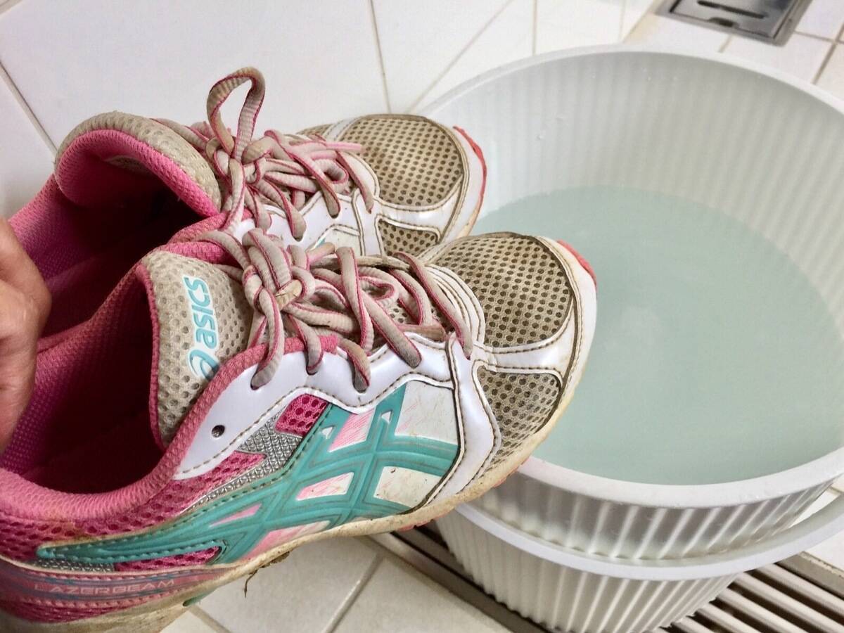 靴の汚れやニオイがスッキリ取れる 子どもの運動靴の洗い方は 19年1月13日 エキサイトニュース
