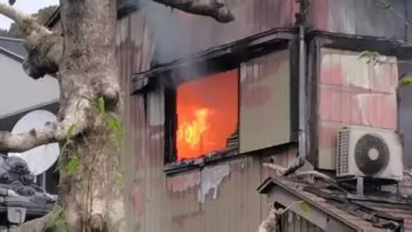 「ボンッという音がして⋯」住宅1棟が半焼　高齢男性など2人が煙を吸うなどし搬送も命に別状なし【高知】