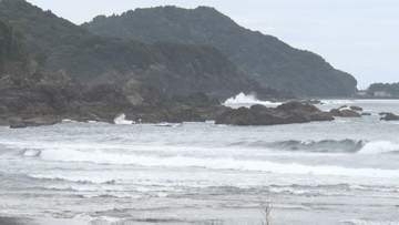 流された母を助けに向かい…18歳大学生を遺体で発見　父と一緒に助けに行き行方不明に→2日後に50m沖で見つかる【高知・東洋町】