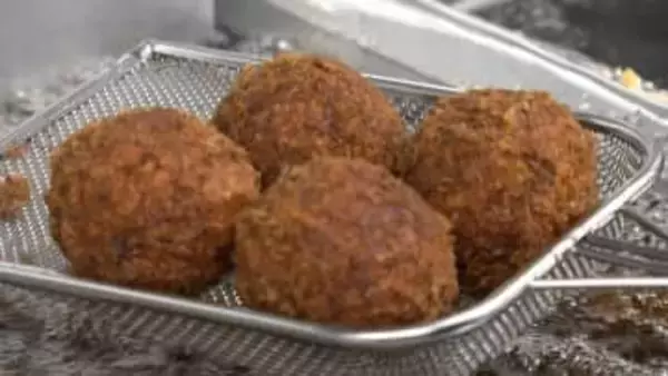 「1日5000個売れる」メンチカツも！高知大丸で「THE TIME, ＆ おめざグルメフェスタ」開幕