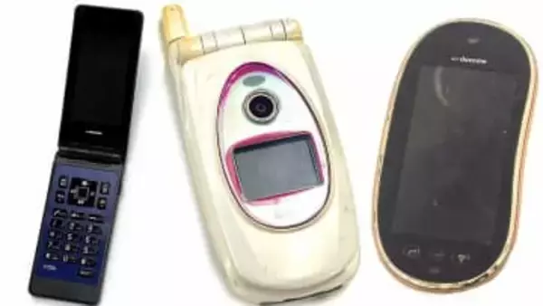 世界初「カメラ付き携帯」は日本企業が開発、「写メ」で爆発的ヒットし“標準装備”に⋯時は流れガラケーも“過去の物”、端末から写真を取り出すサービスも