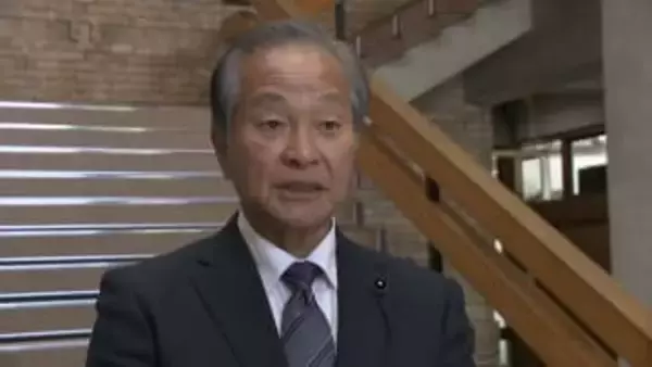 県議補選で初当選・岡﨑哲也議員、初登庁「身の引き締まる思い」　議員バッジ交付・本格職務スタート、会派は無所属議員らの「県民の会」所属