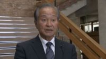 県議補選で初当選・岡﨑哲也議員、初登庁「身の引き締まる思い」　議員バッジ交付・本格職務スタート、会派は無所属議員らの「県民の会」所属