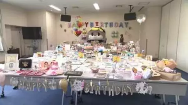 楽器は弾けないけどご満悦　しんじょう君に届いた280個の“貢ぎ物”半年分の食料をゲット？ 13回目の誕生日はジョジョの衣装で【高知】