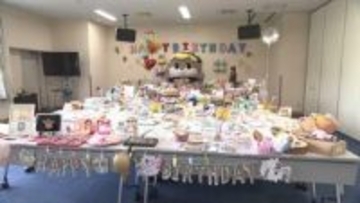 楽器は弾けないけどご満悦　しんじょう君に届いた280個の“貢ぎ物”半年分の食料をゲット？ 13回目の誕生日はジョジョの衣装で【高知】