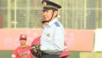 京大野球部出身、50歳の県警本部長が始球式で94km/hマーク 現役投手も驚愕「すごい⋯スカウトしたい」【高知県警・岩田康弘本部長】