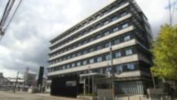 コンビニで下半身露出・16歳未満の少女にみだらな行為　元臨時講師の男を不同意性交等と高知県迷惑防止条例違反の罪で起訴【高知】