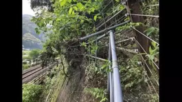 土砂崩れ食い止めるも、柵が今にも倒れそうに⋯JR予土線・窪川～江川崎で終日運休、あす28日も始発から運転見合わせ「再開は早くて10:30以降」