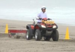 ホンダの独自技術で「素足で歩ける砂浜」に　黒潮町で特殊車両が清掃【高知】