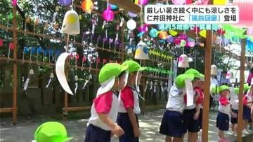 高知県内５地点で“猛暑日”　厳しい暑さ続く中「風鈴回廊」登場　神社の参道におよそ200個の風鈴