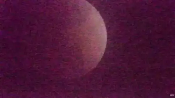 【連続写真で見る】皆既月食・最新の月の様子は？「食の最大」近づくと“赤い月”に変貌【高知・ライブ】