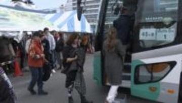 クルーズ船を降りても“バス1時間待ち”⋯混雑緩和に向け新シャトルバスの実証運行　「3～5ドルなら払う」運賃のヒアリングも