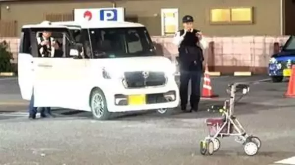 スーパーの駐車場で84歳女性はねられ意識不明の重体　買い物後にシルバーカーを押し歩いていて、右から走ってきた車のバンパーと衝突【高知】