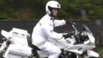 県警史上初“ママさん白バイ隊員”着任　2児の母が直面、重さ300kg“鉄の塊”と2年のブランク…初日から「大焦り」でも1歩ずつ前へ【高知県警察】