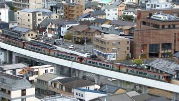 岡山に向かうほとんどの特急列車で2両増結しても満席！お盆休みUターンラッシュがピークに【高知】