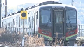 【26日13:50更新】特急「南風」車内でサバイバルナイフで車掌を切りつけ⋯逮捕の大阪・枚方市の63歳男「一部の行為を認める」　乗客約90人が一時線路に避難