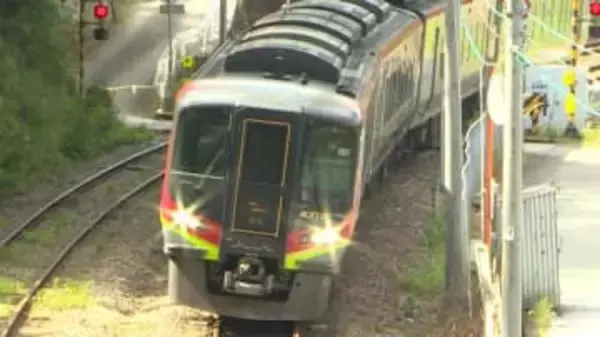 特急「南風」車内で、サバイバルナイフで車掌を切りつけたか⋯大阪・枚方市の63歳男を現行犯逮捕　乗客から「線路に避難している」と通報【高知】