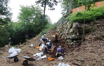 安土城「二の丸跡」を28年ぶり発掘 幻の城・天主台の石垣も調査へ　滋賀